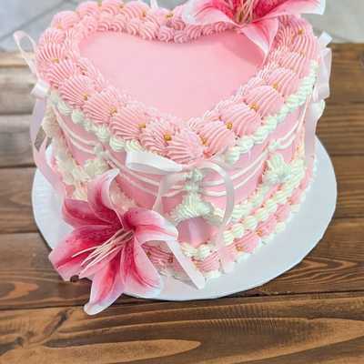 Lambeth Lilly heart #cake