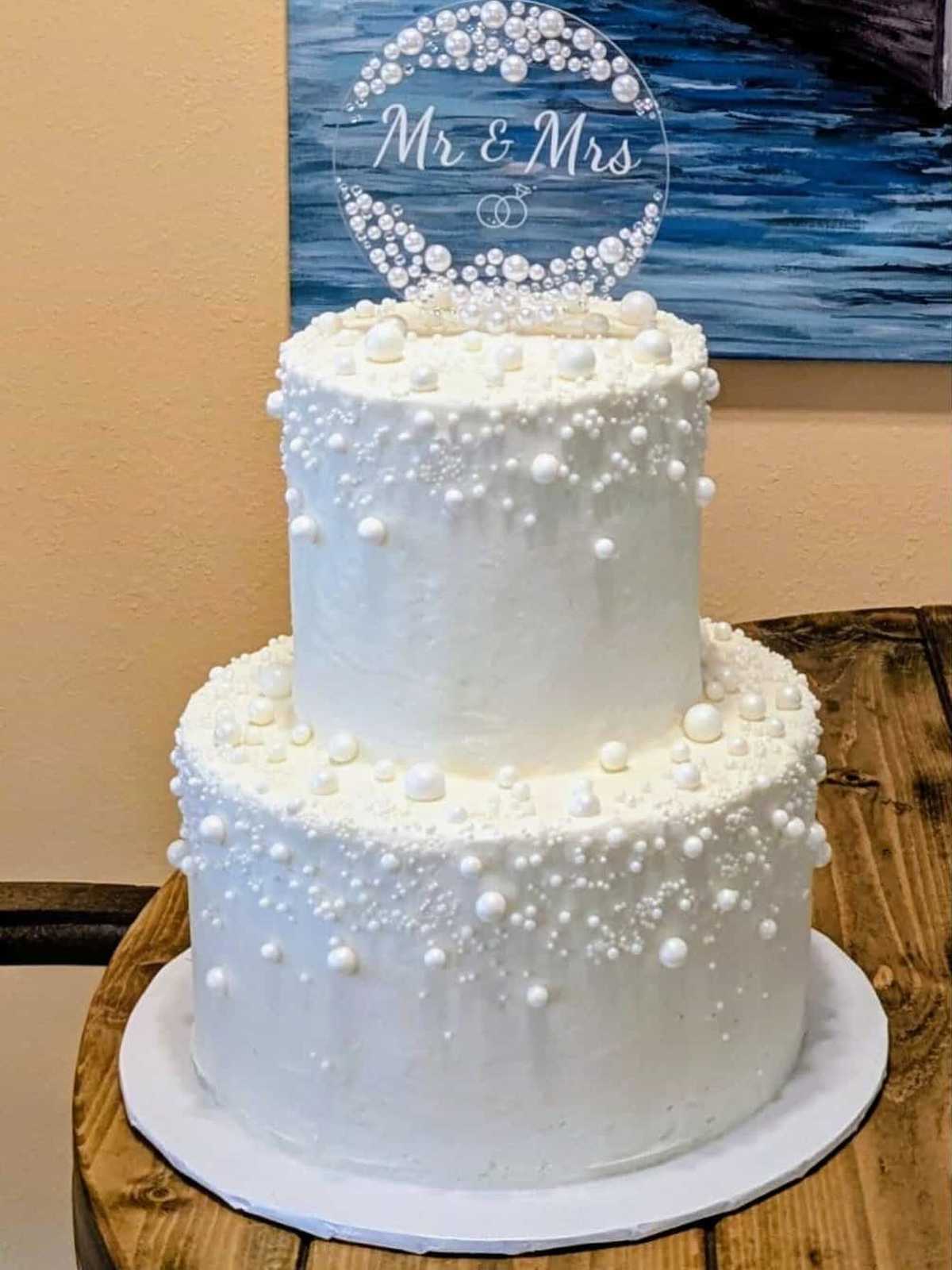 Pretty in Pearls #wedding #cake