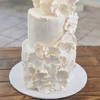 Coastal elegant beach #wedding #cake