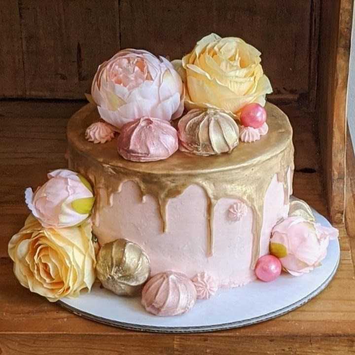 Gold drip #cake